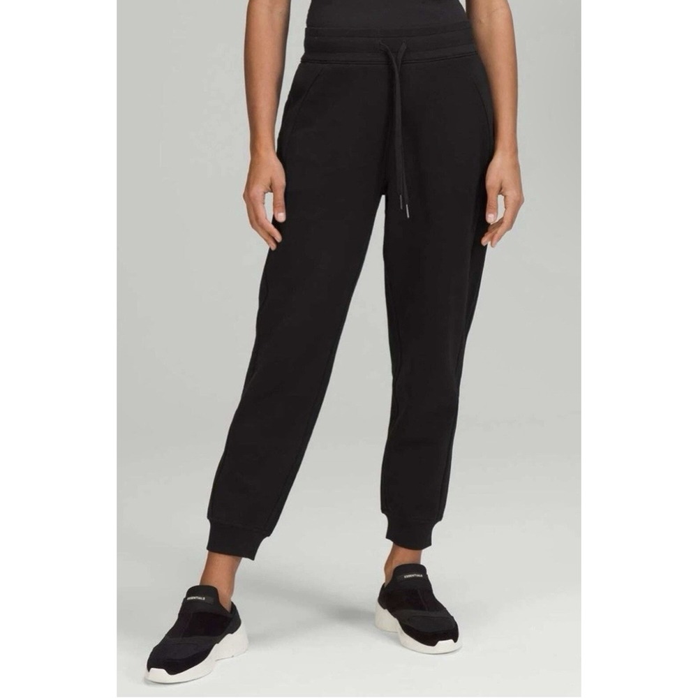 Lululemon Scuba High-Rise‎ Jogger Black Women's Size 8 Black Pockets Casual